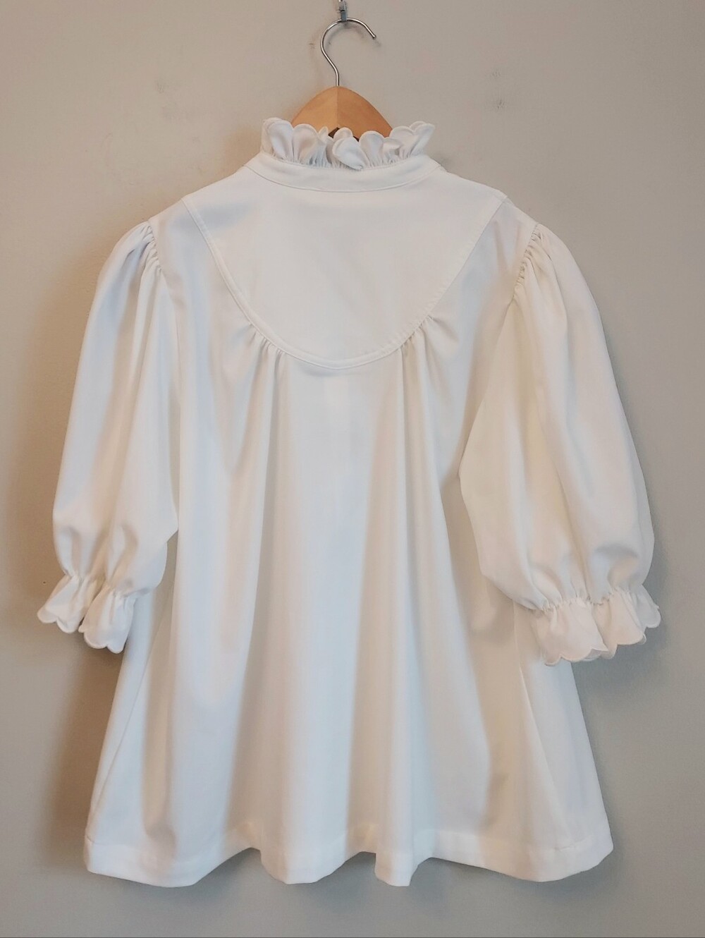 Tuckernuck Pomander Place White Selena Short Puff Sleeve Blouse Size Medium - Picture 11 of 15